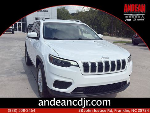 Used 2020 Jeep Cherokee Latitude w/ Cold Weather Group AWD/4WD image 1