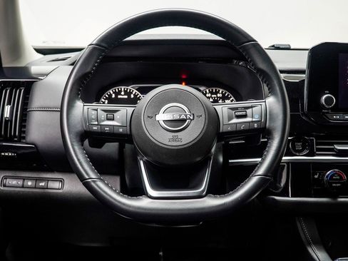 Used 2025 Nissan Pathfinder SV image 15