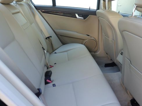 Used 2013 Mercedes-Benz C 250 Luxury image 18