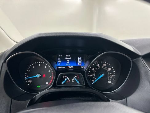 Used 2018 Ford Focus SE w/ SE Appearance Package FWD image 44