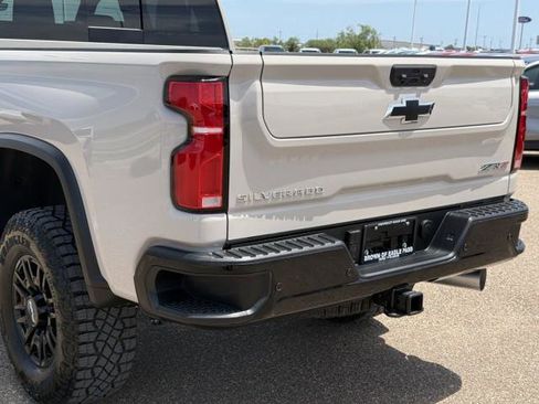 New 2026 Chevrolet Silverado 2500 ZR2 AWD/4WD image 21