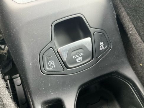 Used 2023 Jeep Renegade Latitude AWD/4WD image 26
