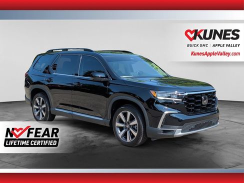 Used 2025 Honda Pilot Touring image 1