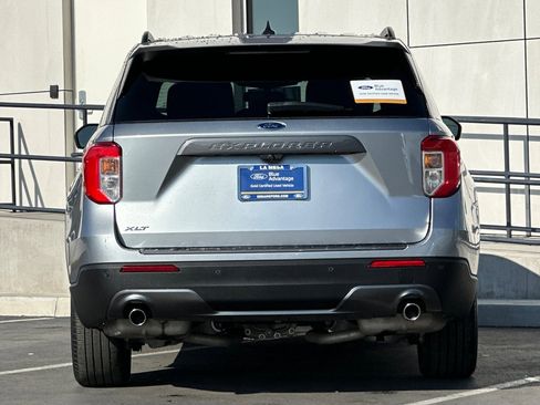 Certified 2022 Ford Explorer XLT w/ Equipment Group 202A image 4