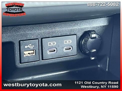 Used 2023 Toyota Highlander XLE image 33