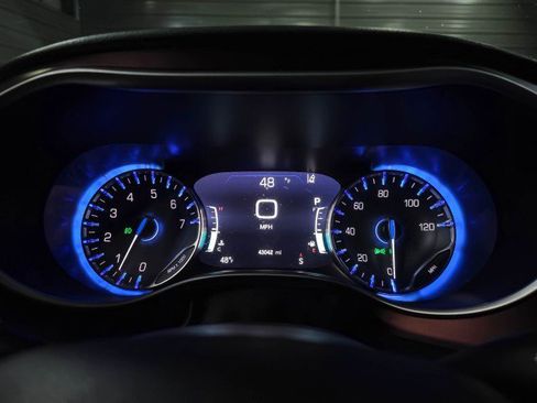 Used 2017 Chrysler Pacifica Limited image 37