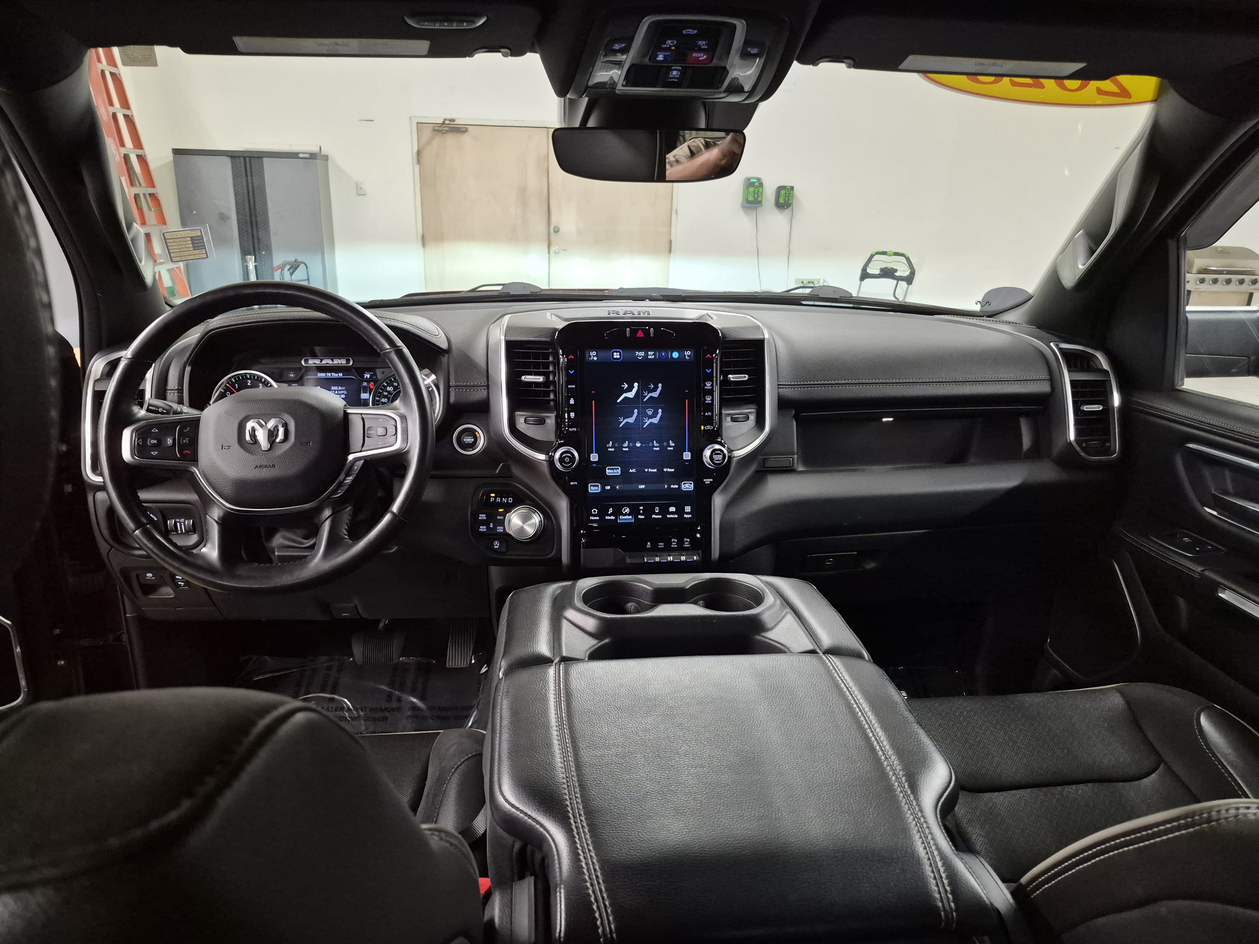 Used 2023 RAM 1500 Laramie AWD/4WD image 17