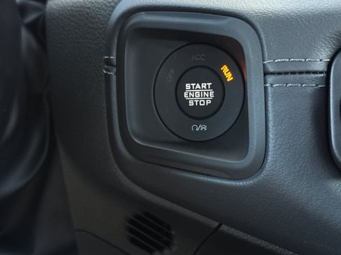 New 2025 Jeep Gladiator Sport AWD/4WD image 21