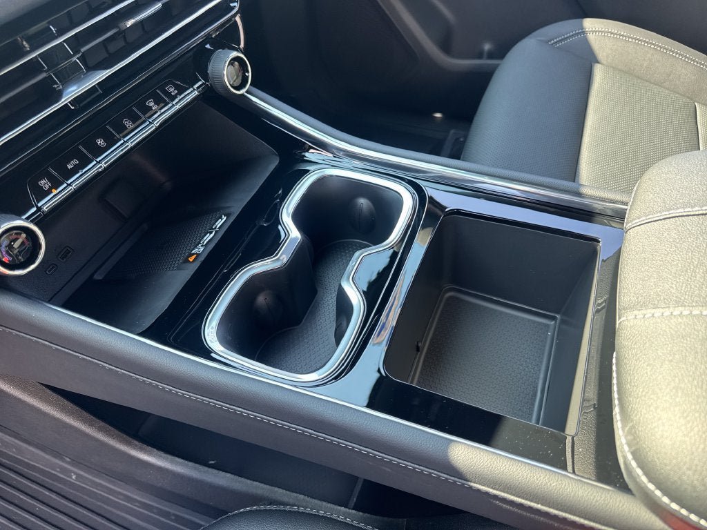 New 2027 Chevrolet Traverse LT w/ LPO, Floor Liner Package FWD image 19