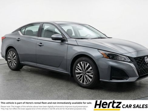 Used 2025 Nissan Altima 2.5 SV image 1