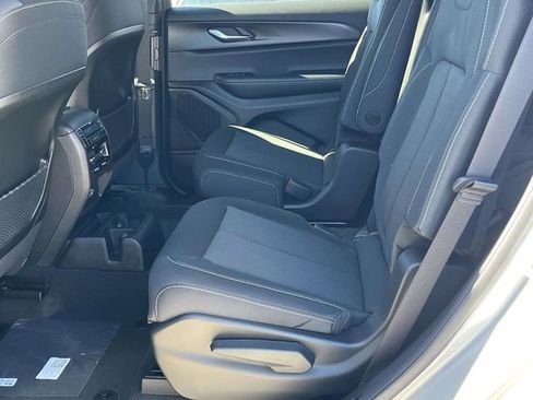 New 2025 Jeep Grand Cherokee L Laredo image 12