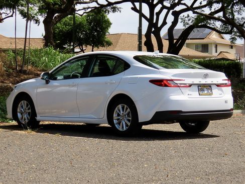 Used 2025 Toyota Camry LE FWD image 7