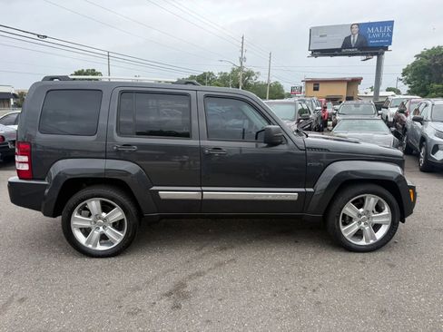 Used 2011 Jeep Liberty Sport image 4