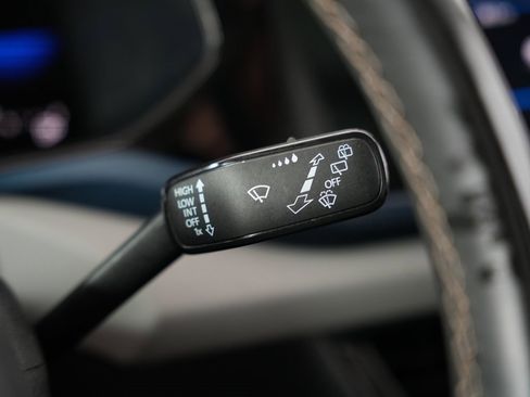 Used 2022 Volkswagen Taos SE image 15