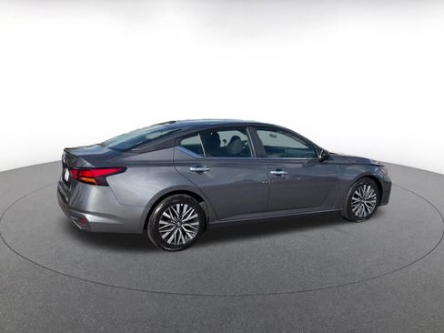 Used 2025 Nissan Altima 2.5 SV FWD image 15