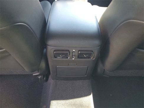 Used 2019 INFINITI Q70 Luxe image 13