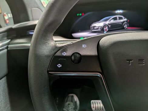 Used 2023 Tesla Model X Plaid image 32