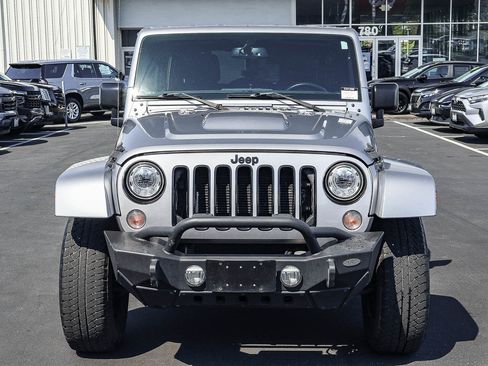 Used 2018 Jeep Wrangler Unlimited Sahara AWD/4WD image 16