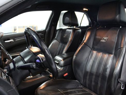 Used 2019 Chrysler 300 S image 9