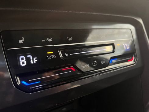 Used 2023 Volkswagen Tiguan SE R-Line image 25