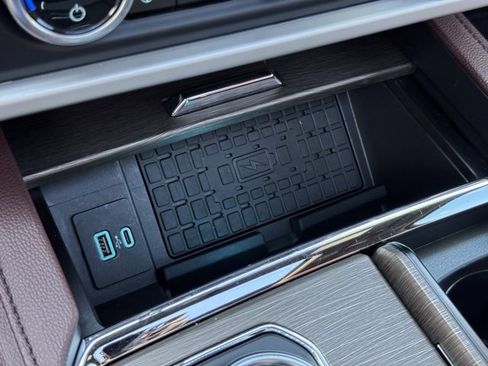 Used 2024 Ford Expedition Limited image 36