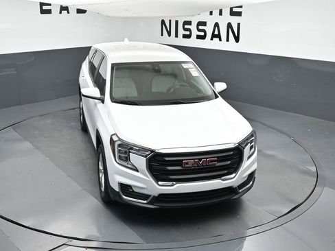 Used 2024 GMC Terrain SLE image 37