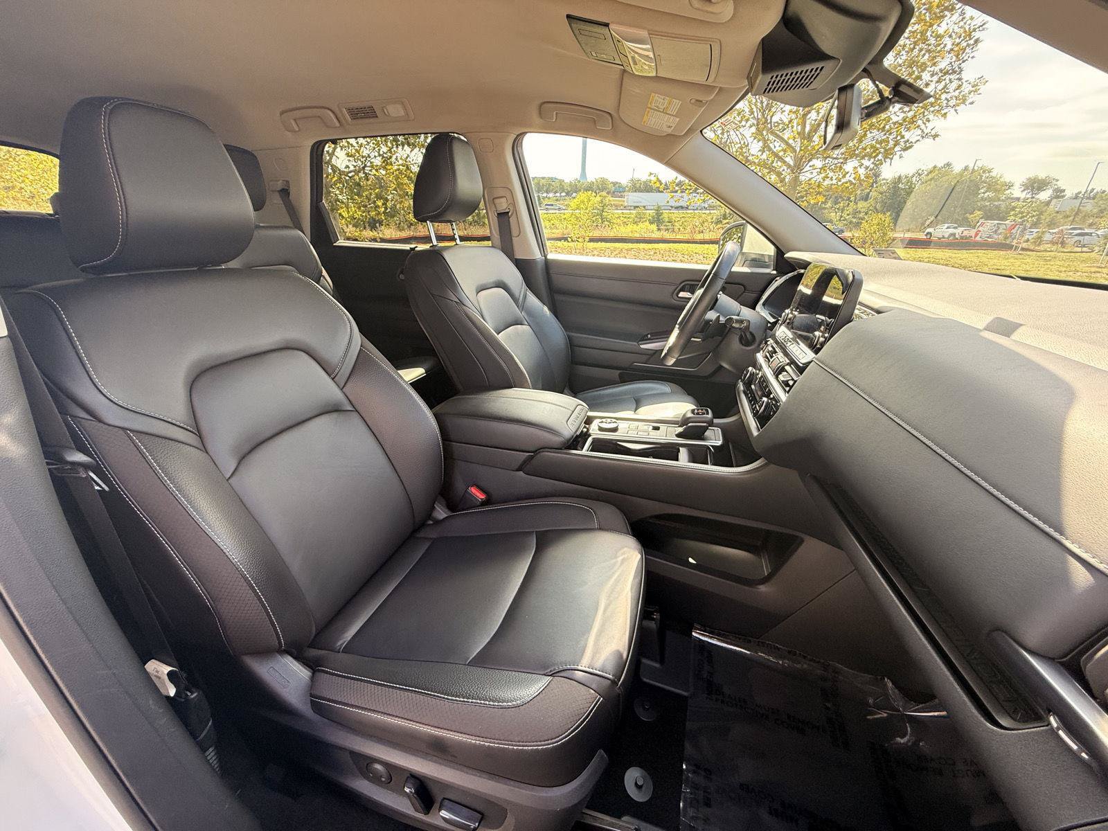 Used 2023 Nissan Pathfinder SL AWD/4WD image 21