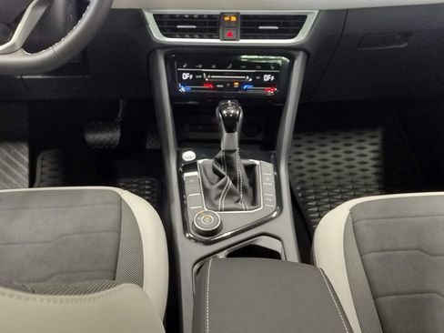 New 2025 Volkswagen Taos SE image 36