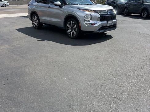 Used 2025 Mitsubishi Outlander SE AWD/4WD image 5