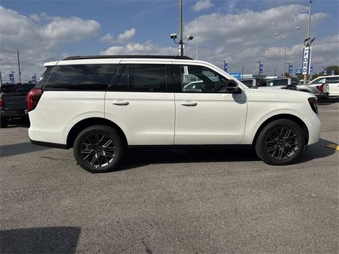 New 2025 Ford Expedition Platinum w/ Stealth Performance Package image 4