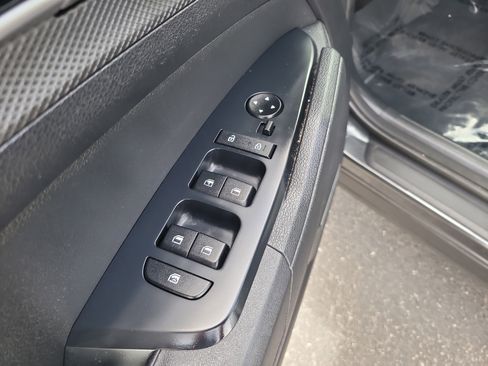 Used 2025 Kia Sportage LX FWD image 15