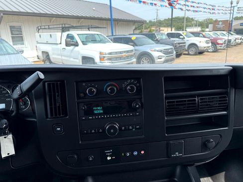 Used 2023 GMC Savana 2500 RWD 2500 135 w/ Driver Convenience Package image 10