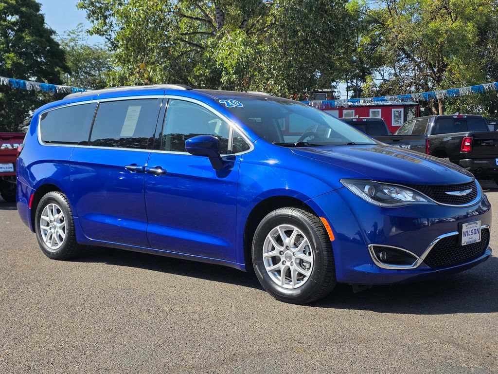 Used 2020 Chrysler Pacifica Touring FWD image 35