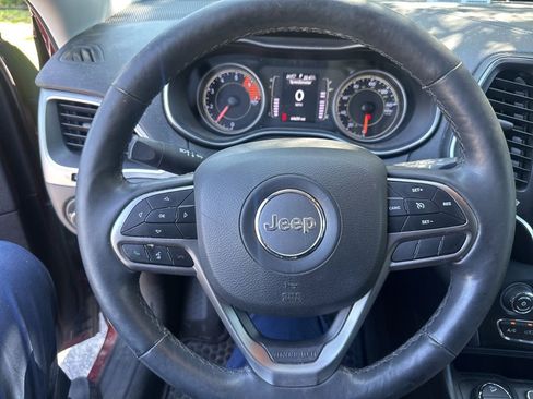 Used 2019 Jeep Cherokee Latitude Plus w/ Comfort/Convenience Group AWD/4WD image 13