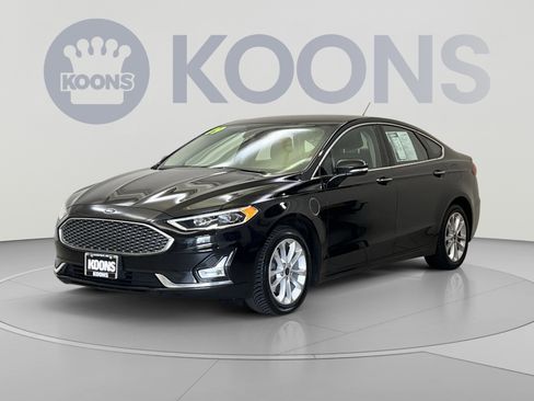 Used 2019 Ford Fusion Energi Titanium FWD image 4