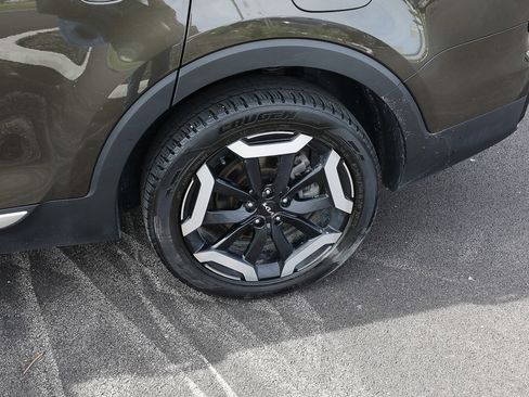Used 2023 Kia Telluride EX w/ EX Captain's Chair Package AWD/4WD image 4