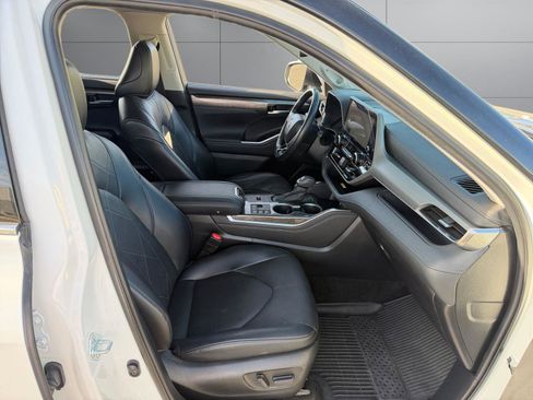 Used 2023 Toyota Highlander Platinum image 7