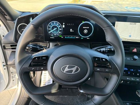 New 2025 Hyundai Elantra SEL FWD image 19