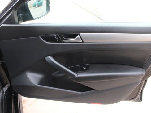 Used 2014 Volkswagen Passat 2.5 S image 12