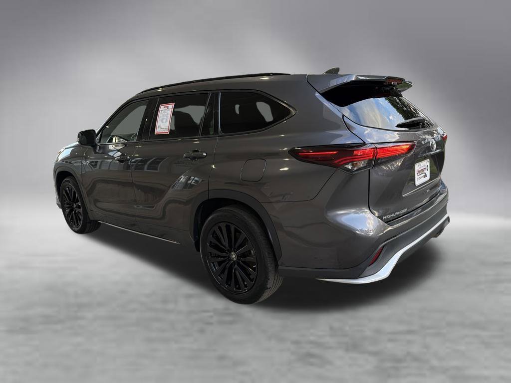 Used 2024 Toyota Highlander XSE AWD/4WD image 4