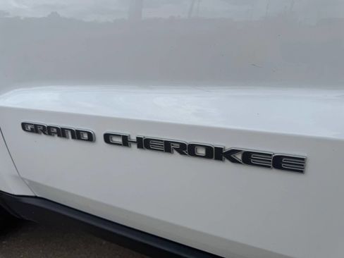 Used 2019 Jeep Grand Cherokee Limited AWD/4WD image 5