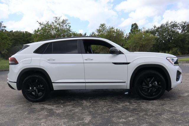 Certified 2025 Volkswagen Atlas Cross Sport SEL R-Line AWD/4WD image 9