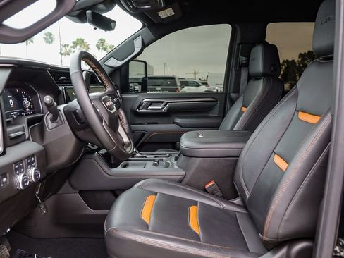 Used 2025 GMC Sierra 2500 AT4 w/ Technology Package AWD/4WD image 21