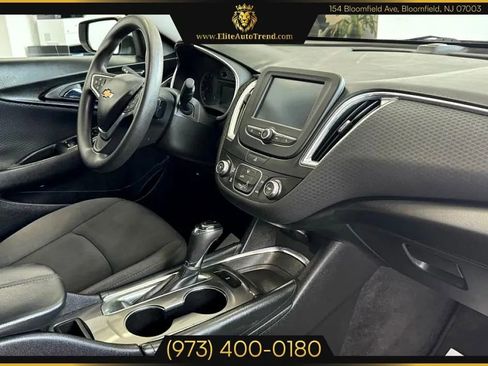 Used 2017 Chevrolet Malibu LT image 21