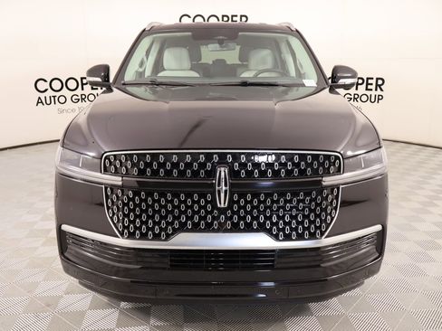 New 2026 Lincoln Navigator Premiere AWD/4WD image 9