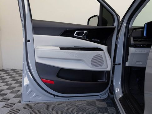 Used 2024 Kia Carnival SX image 17