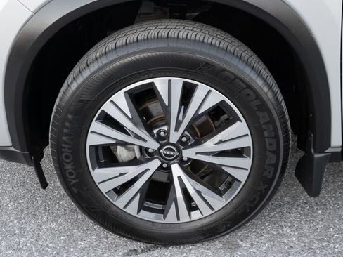 Used 2023 Nissan Rogue SV image 36