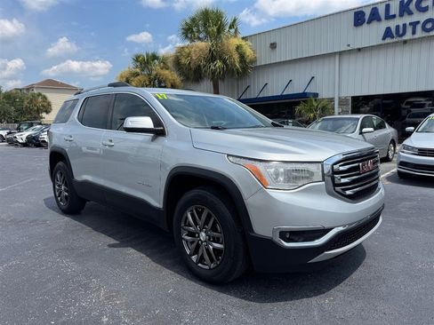 Used 2017 GMC Acadia SLT FWD image 2