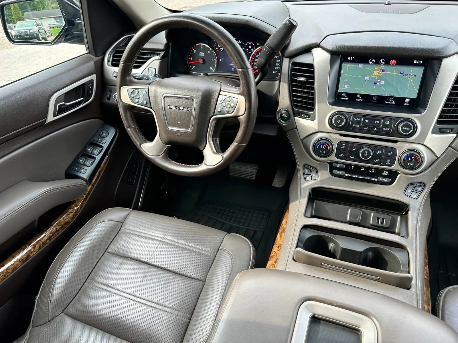 Used 2015 GMC Yukon Denali w/ Touring Package AWD/4WD image 13