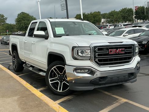 Used 2017 GMC Sierra 1500 SLE w/ SLE Value Package AWD/4WD image 2